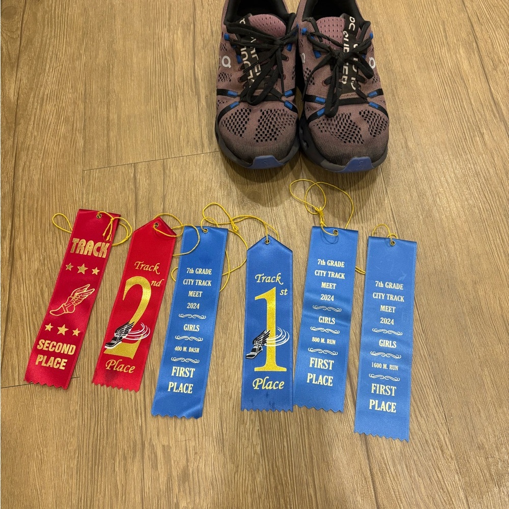 On Running Women’s Purple and Black Athletic Shoes + Laces - Picture 5 of 5